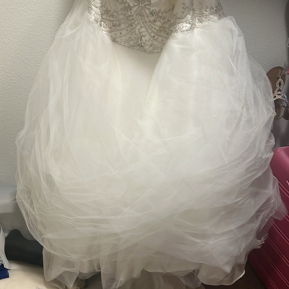 Princess Wedding Dress with Corset backing - Picture 4 of 17